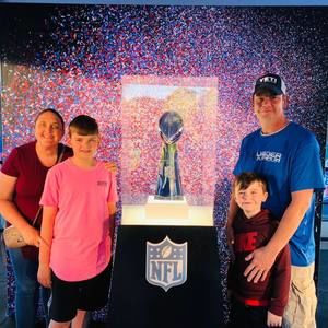 Meet your Posher, Dustin